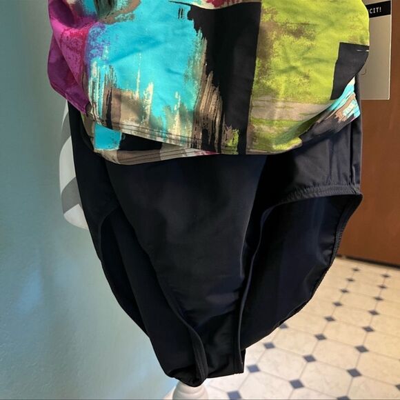 Colorful Women's One Piece Swimsuit - Picture 3 of 10